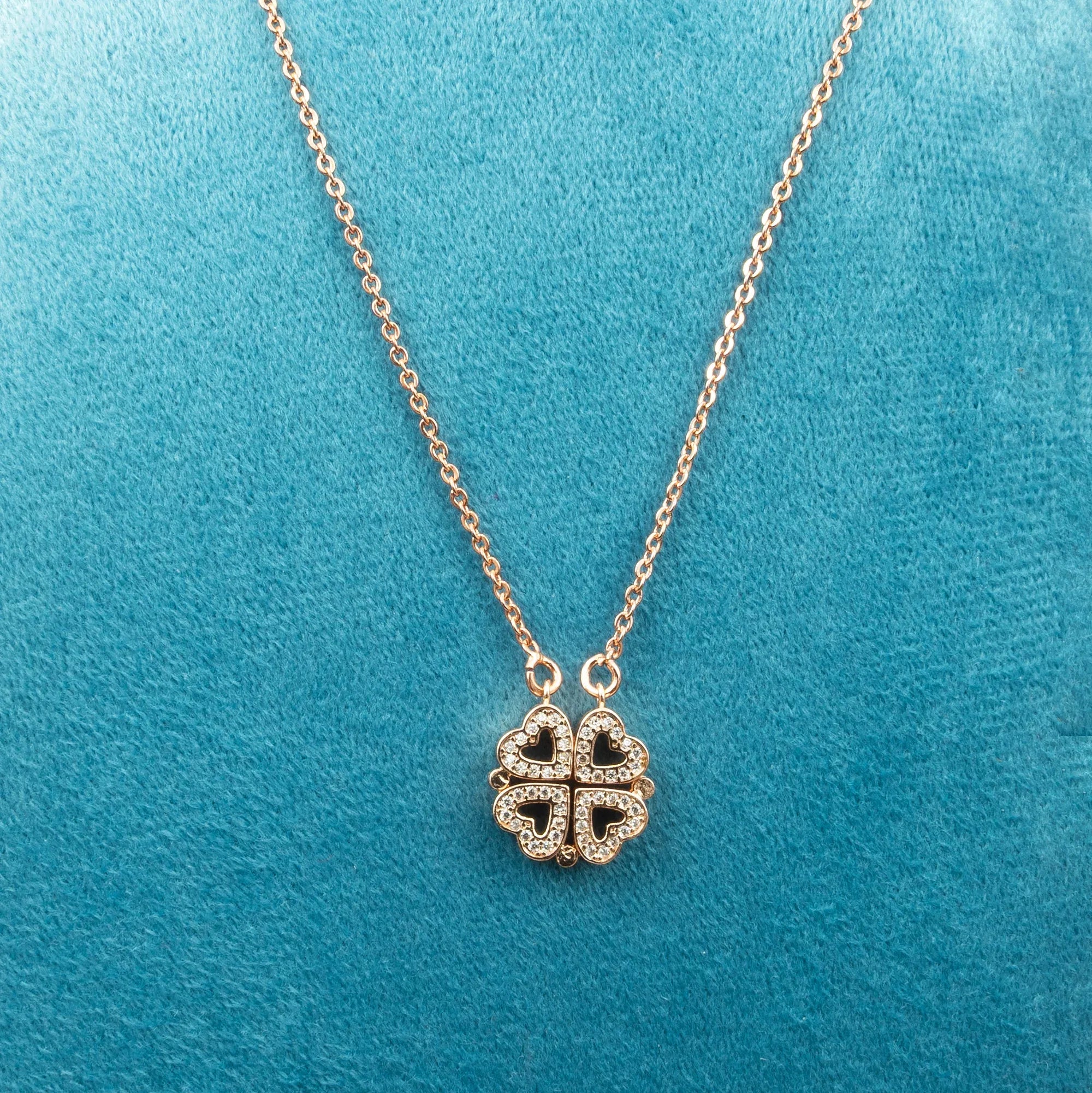 Amora Clover Transform Premium Necklace - Zaarva