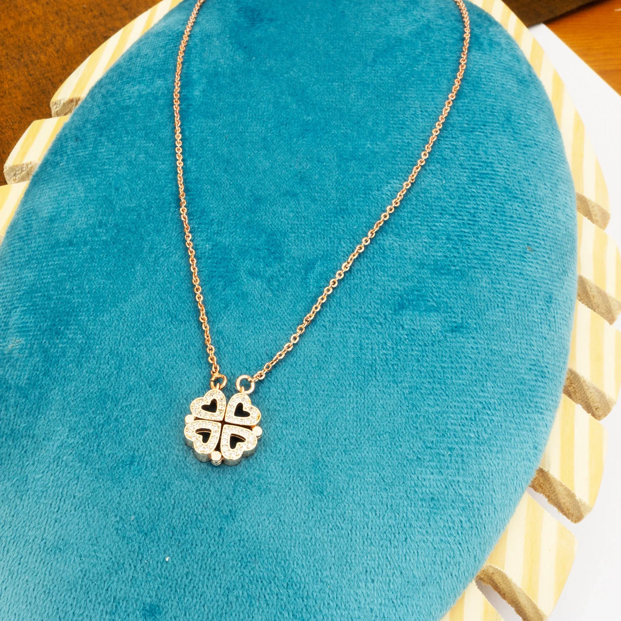 Amora Clover Transform Premium Necklace - Zaarva