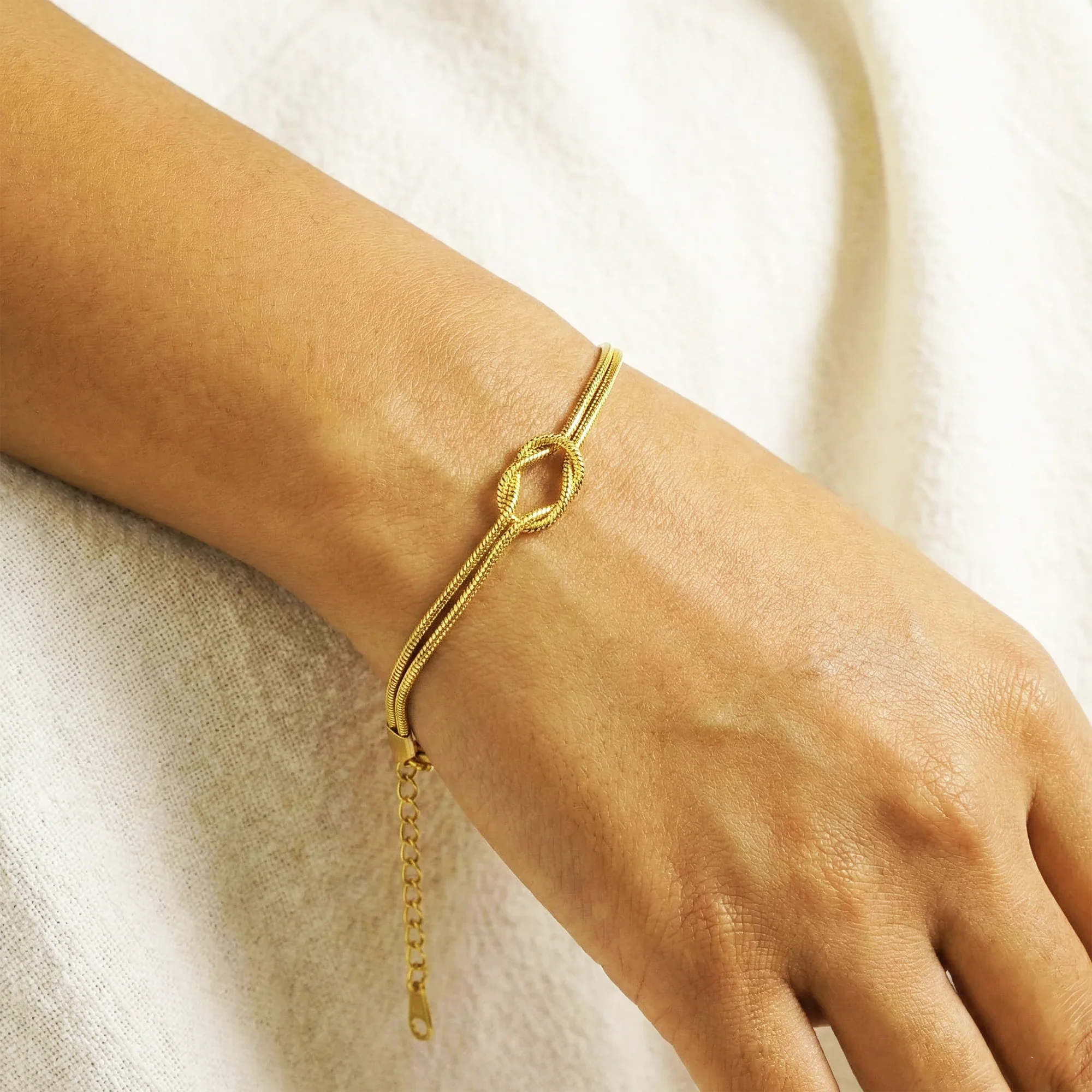 Amara Love Knot Bracelet - Zaarva